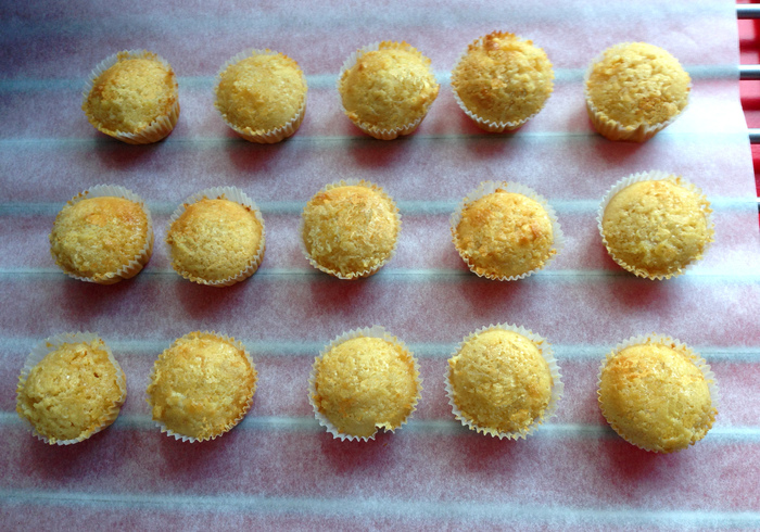 Mini witte chocolade muffins 09