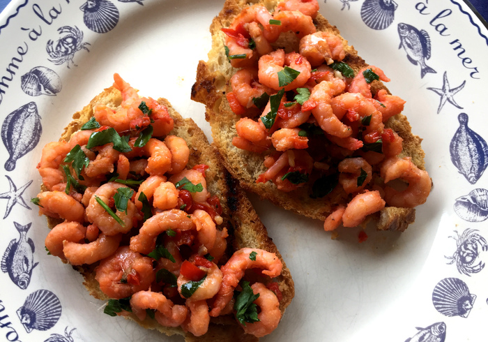 Bruschetta con gamberi sidepicll