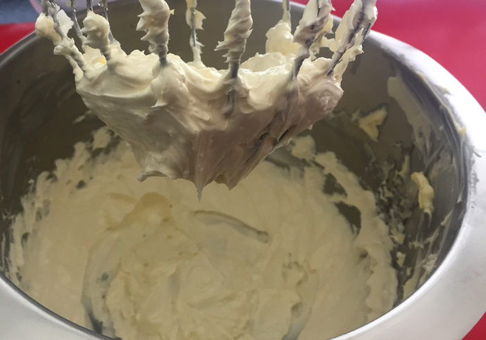 Italian meringue butter cream 07