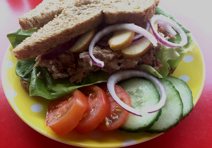 Volkorenbrood tonijnsalade sidepicll