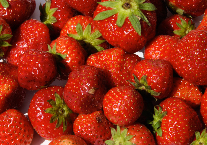 French strawberry cake sidepic