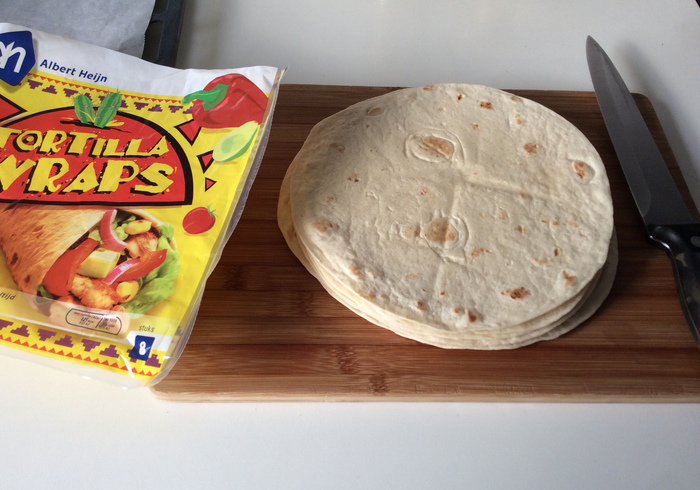 Guacamole tortilla chips sidepic ll