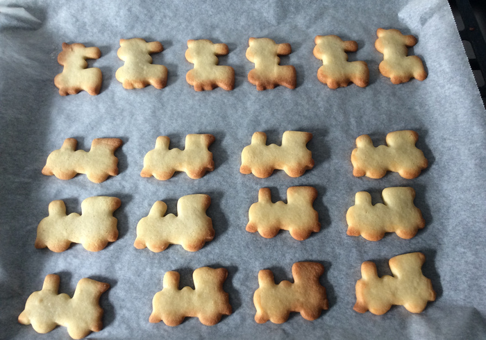 Train biscuits 10