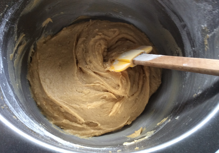 Cinnamon muffins with syrup 05