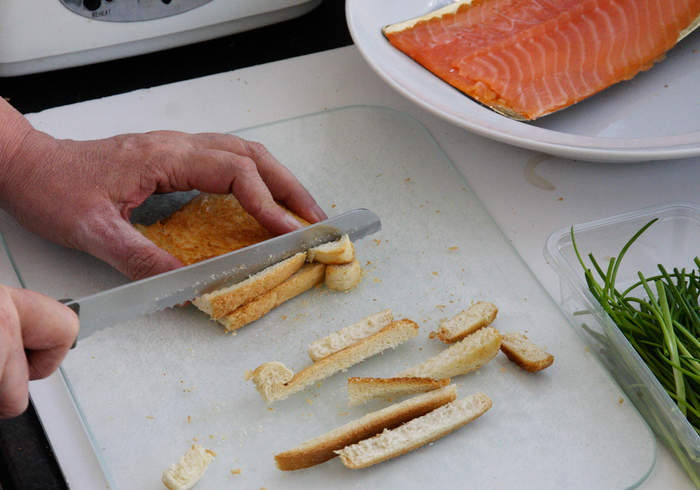 Salmon herb cheese sandwiches 02