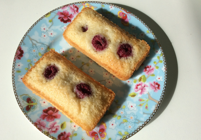 Raspberry financiers 14