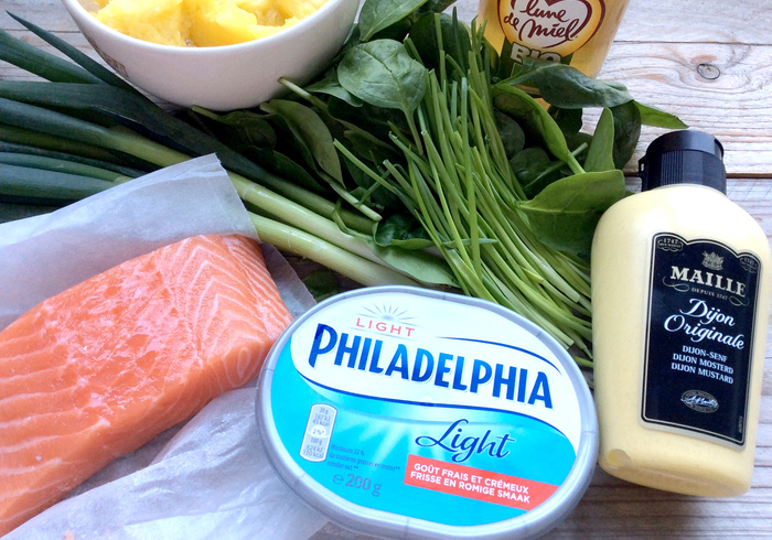 Fresh salmon burger sidepic