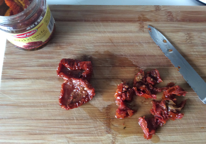 Sundried tomato bread 04