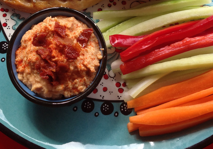 Zongedroogde tomaten-hummus