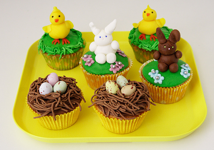 Decorate Easter cupcakes