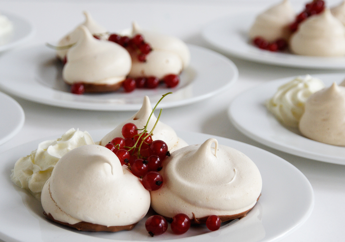 Meringue met zomerfruit