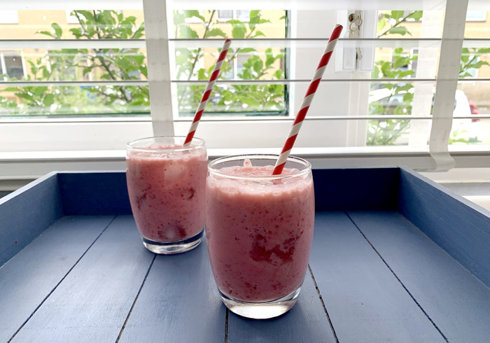 De verse aardbeien lassi
