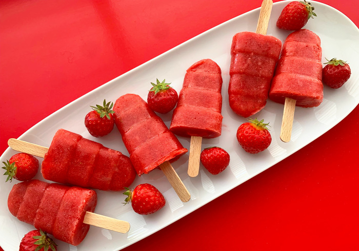 Strawberrie ice lollies