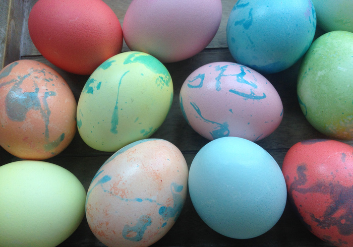 Painting eggs