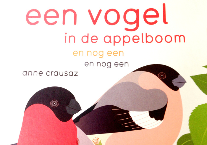 Een vogel in de appelboom