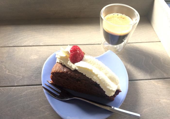 Een dubbele chocolade cake