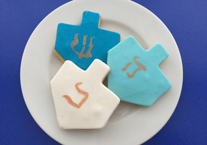 How to bake Dreidel Biscuits