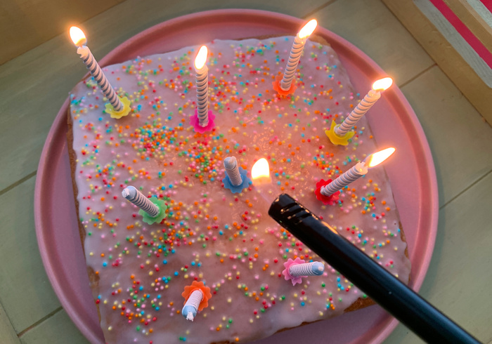 Een feestelijke sprinkeltjes cake
